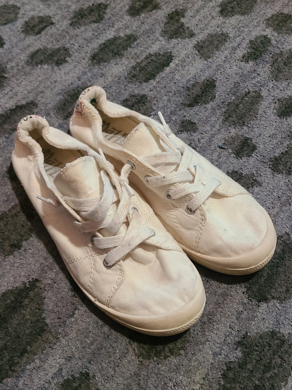 Mad Love White Slip-On Sneakers sz 9